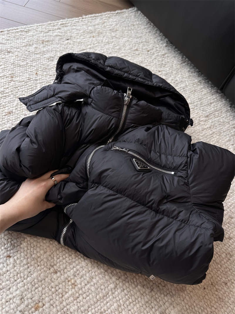 프라다 프라다 트라이앵글 로고 리나일론 다운 패딩자켓 레플리카 13번 이미지 - 의류 | 세미샵 레플리카 사이트