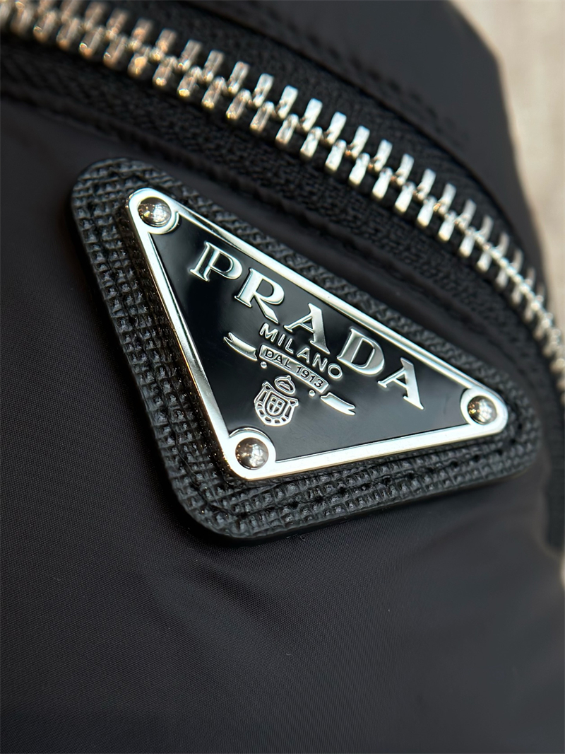 프라다 프라다 트라이앵글 로고 리나일론 다운 패딩자켓 레플리카 22번 이미지 - 의류 | 세미샵 레플리카 사이트