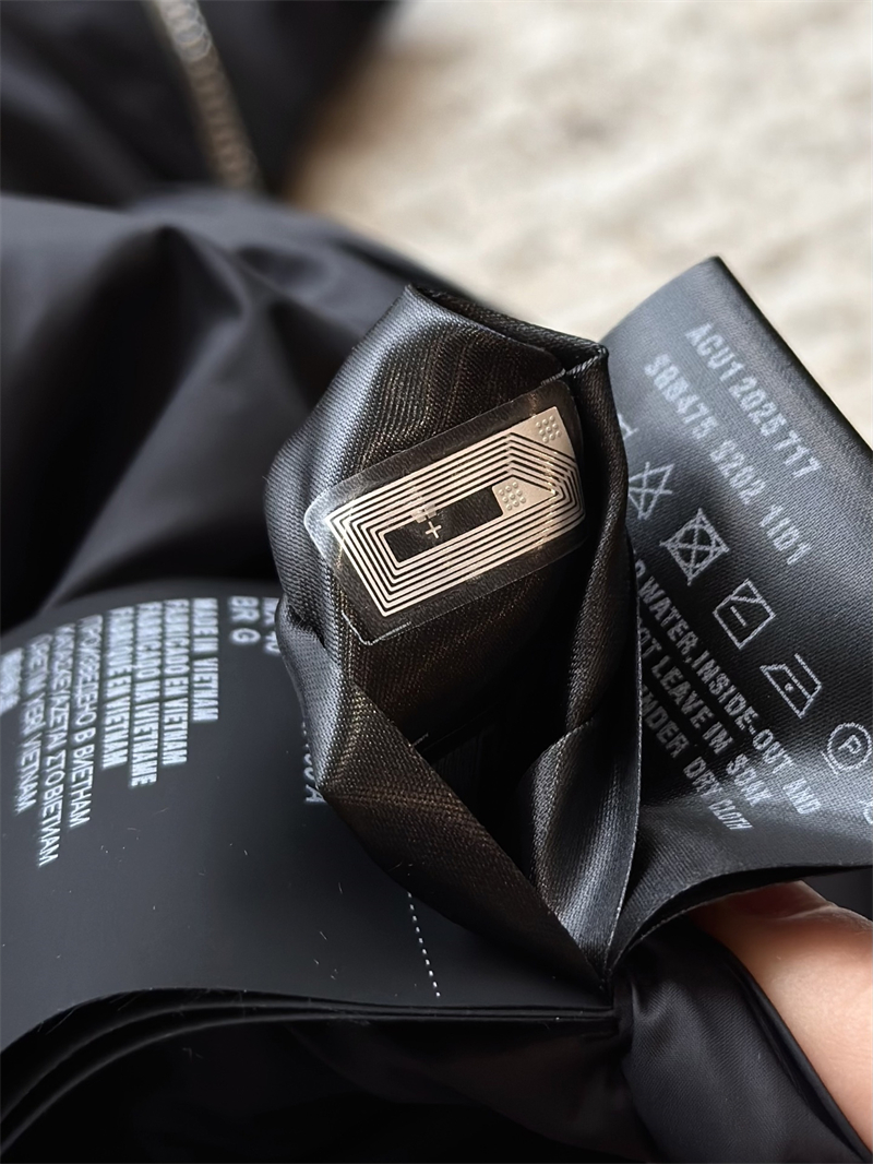 프라다 프라다 트라이앵글 로고 리나일론 다운 패딩자켓 레플리카 18번 이미지 - 의류 | 세미샵 레플리카 사이트