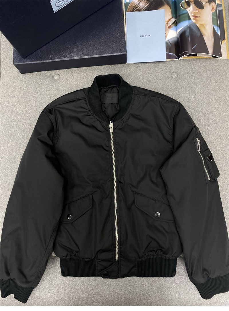 P R A D A 프라다 트라이앵글 로고 리나일론 봄버 자켓 레플리카 2번 이미지 - 의류 | 세미샵 레플리카 사이트