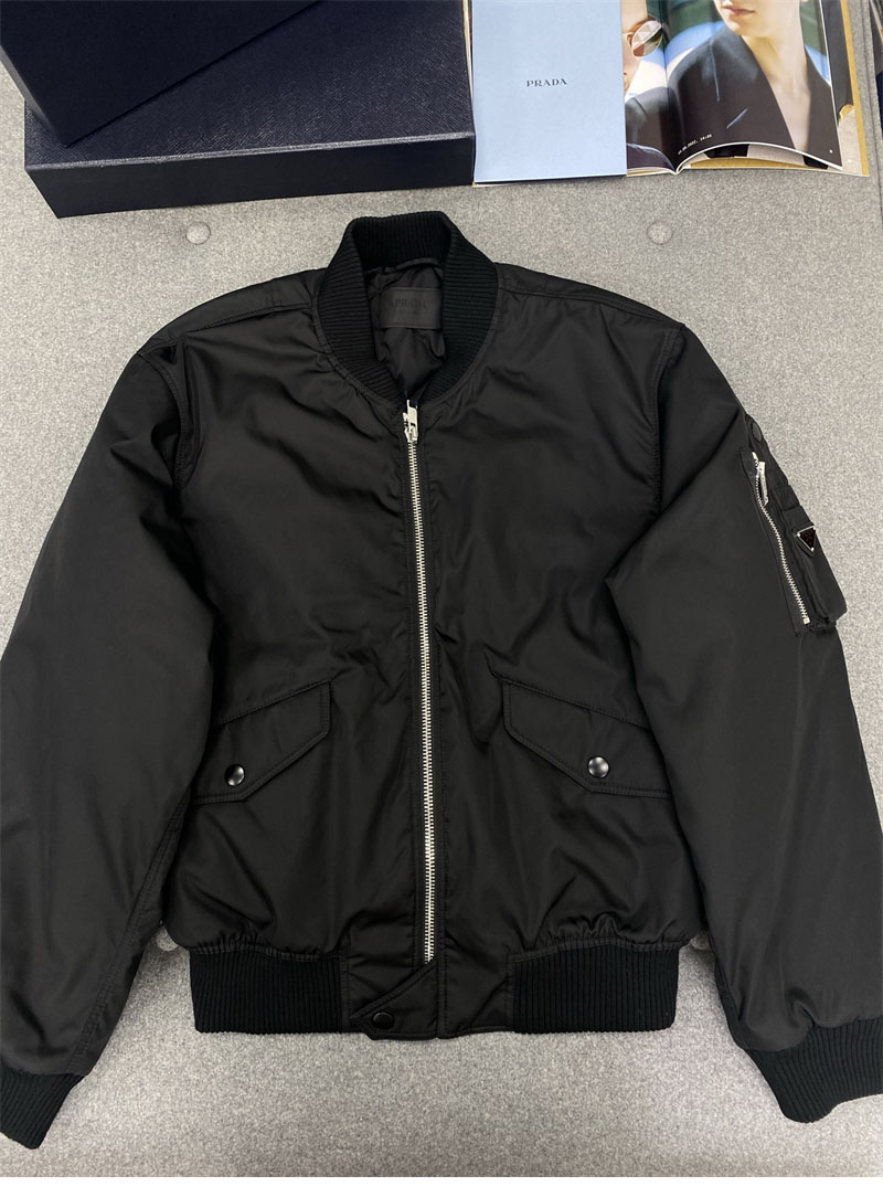 P R A D A 프라다 트라이앵글 로고 리나일론 봄버 자켓 레플리카 3번 이미지 - 의류 | 세미샵 레플리카 사이트