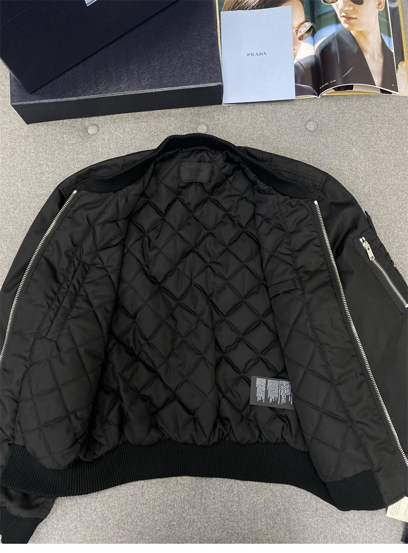 P R A D A 프라다 트라이앵글 로고 리나일론 봄버 자켓 레플리카 5번 이미지 - 의류 | 세미샵 레플리카 사이트