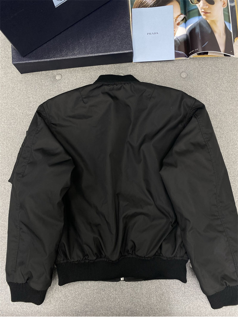 P R A D A 프라다 트라이앵글 로고 리나일론 봄버 자켓 레플리카 7번 이미지 - 의류 | 세미샵 레플리카 사이트