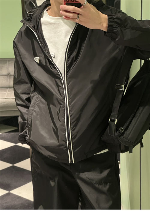 P R A D A 프라다 트라이앵글 로고 리나일론 피우마 집업 자켓 레플리카 2번 이미지 - 의류 | 세미샵 레플리카 사이트