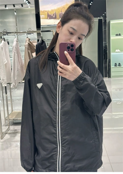 P R A D A 프라다 트라이앵글 로고 리나일론 피우마 집업 자켓 레플리카 4번 이미지 - 의류 | 세미샵 레플리카 사이트