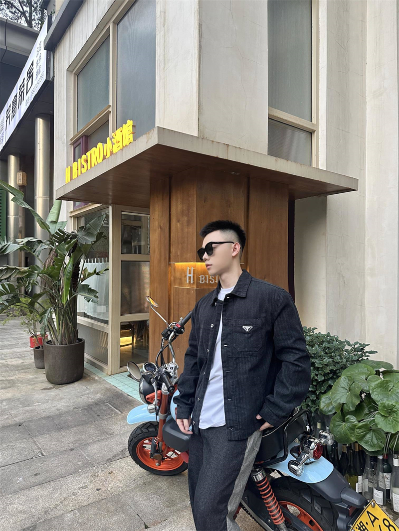 P R A D A 프라다 트라이앵글 로고 쉐브론 데님 블루종 자켓 레플리카 2번 이미지 - 의류 | 세미샵 레플리카 사이트