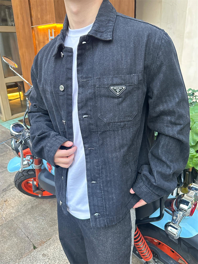 P R A D A 프라다 트라이앵글 로고 쉐브론 데님 블루종 자켓 레플리카 3번 이미지 - 의류 | 세미샵 레플리카 사이트