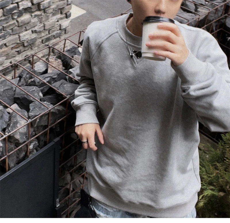 프라다 프라다 트라이앵글 로고 스웨트셔츠 맨투맨 레플리카 1번 이미지 - 의류 | 세미샵 레플리카 사이트