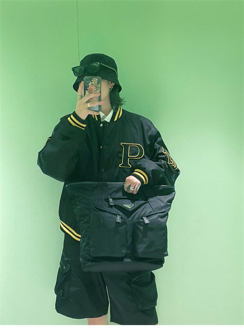 P R A D A 프라다 패치 리나일론 봄버 바시티 자켓 블루종 레플리카 17번 이미지 - 의류 | 세미샵 레플리카 사이트