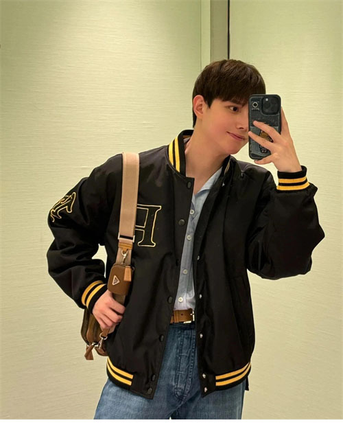 P R A D A 프라다 패치 리나일론 봄버 바시티 자켓 블루종 레플리카 21번 이미지 - 의류 | 세미샵 레플리카 사이트