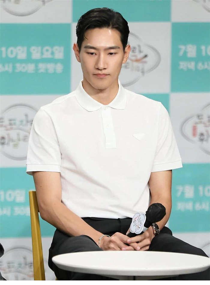 P R A D A 프라다 피케 폴로 셔츠 2컬러 레플리카 4번 이미지 - 의류 | 세미샵 레플리카 사이트