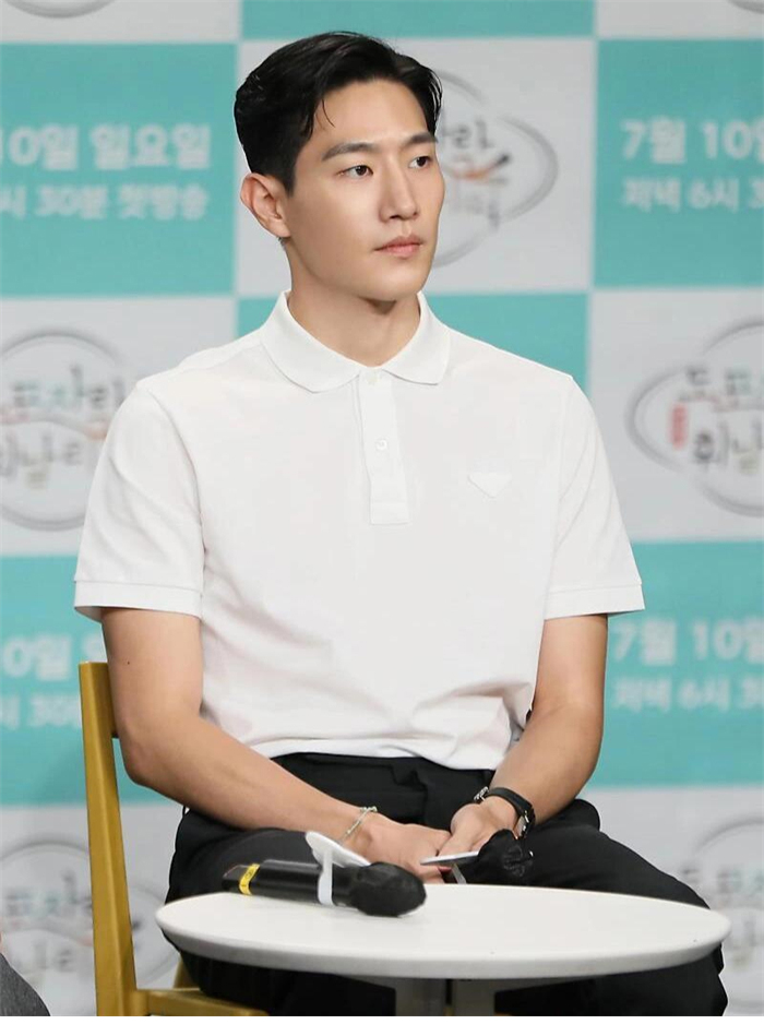 P R A D A 프라다 피케 폴로 셔츠 2컬러 레플리카 5번 이미지 - 의류 | 세미샵 레플리카 사이트