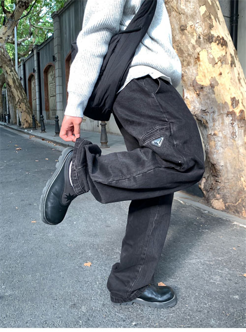 P R A D A 프라다 24SS 블랙 카고 트라이앵글 데님 팬츠 레플리카 2번 이미지 - 의류 | 세미샵 레플리카 사이트