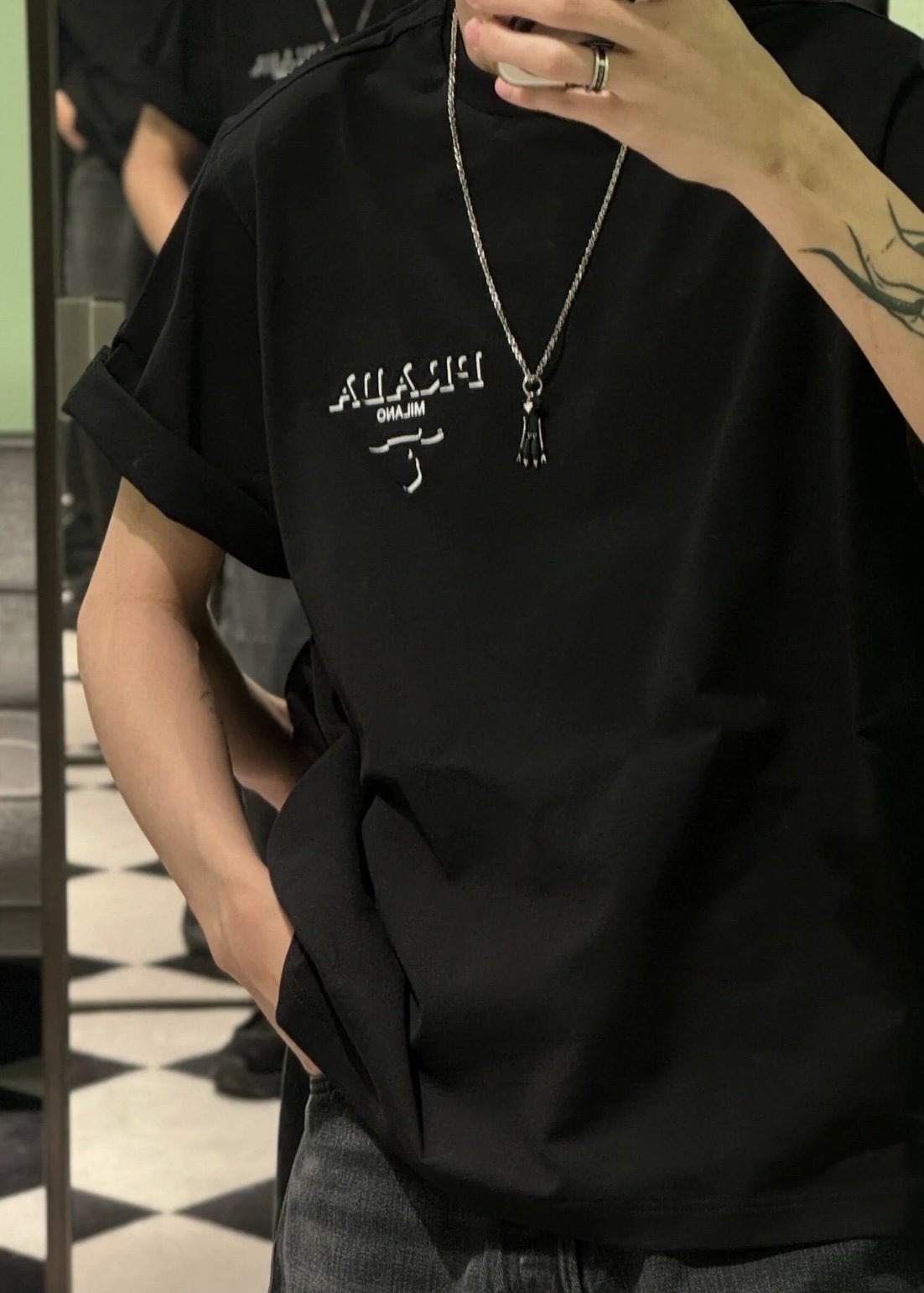 P R A D A 프라다 3D 프린팅 니트 크루넥 반팔 티셔츠 “2COLOR” 레플리카 2번 이미지 - 의류 | 세미샵 레플리카 사이트