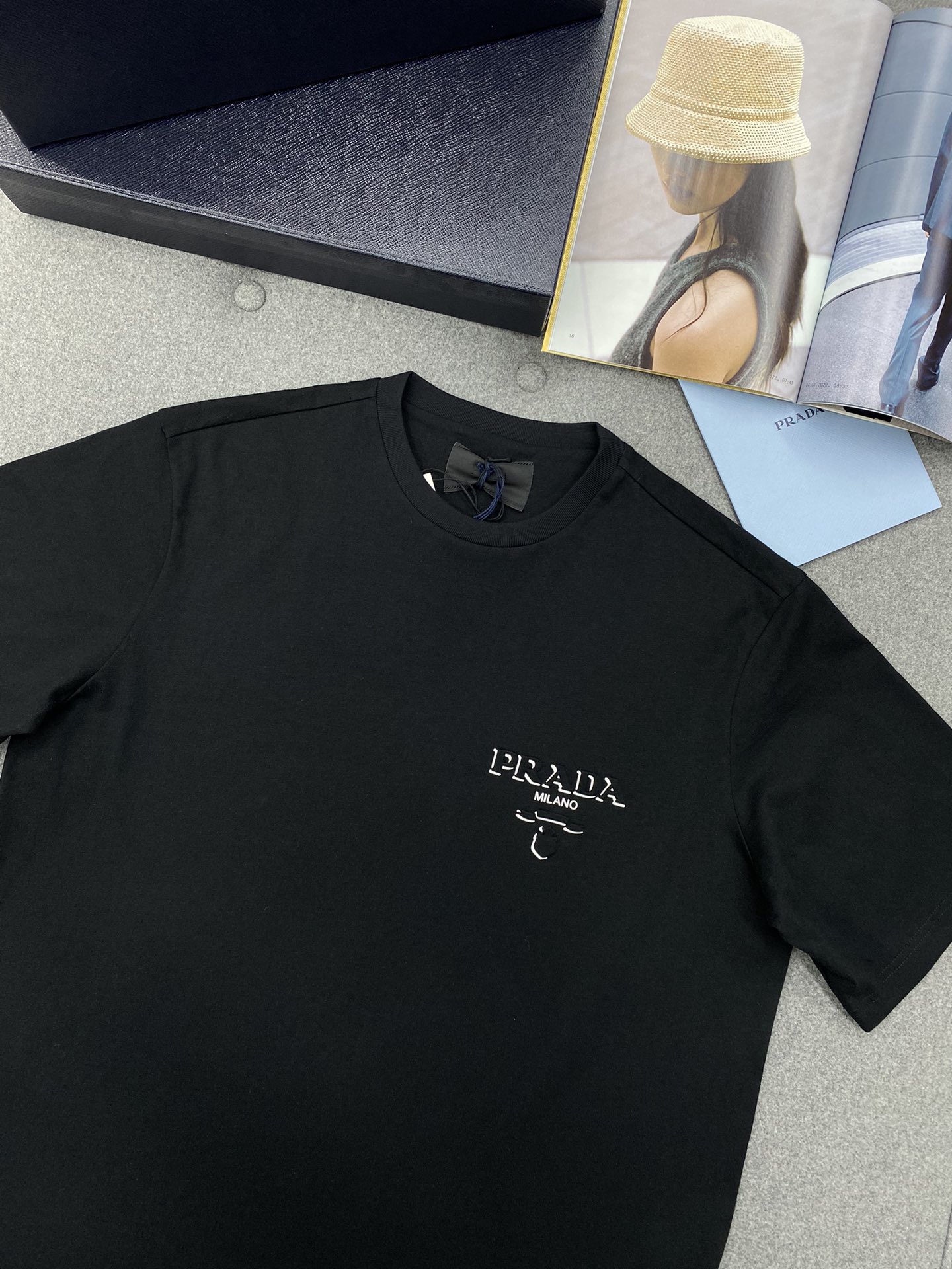 P R A D A 프라다 3D 프린팅 니트 크루넥 반팔 티셔츠 “2COLOR” 레플리카 7번 이미지 - 의류 | 세미샵 레플리카 사이트