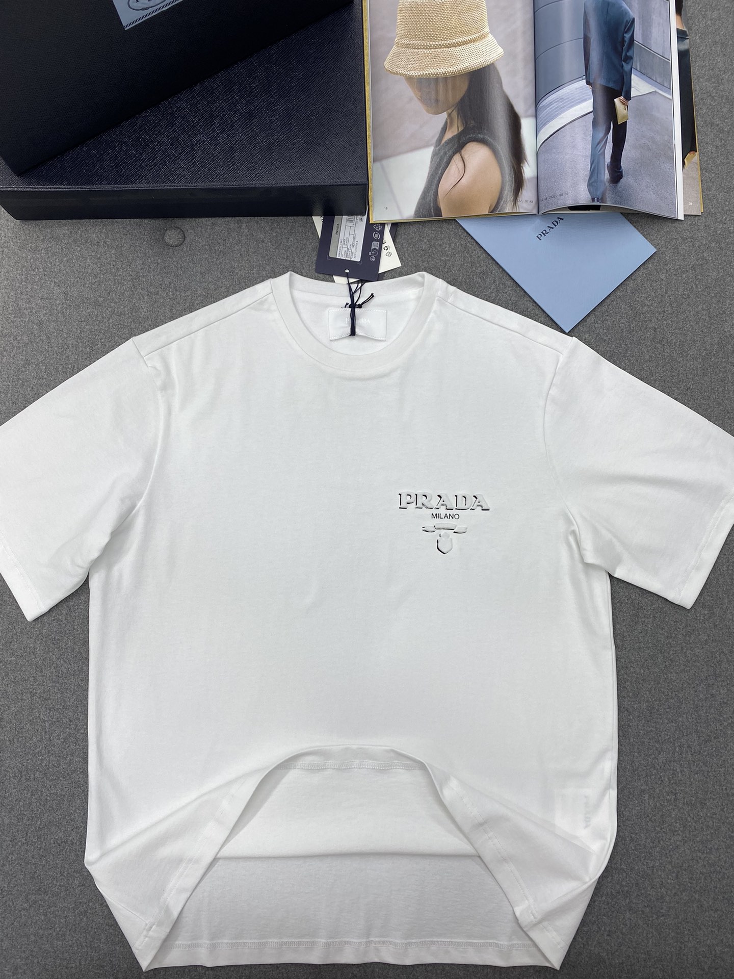 P R A D A 프라다 3D 프린팅 니트 크루넥 반팔 티셔츠 “2COLOR” 레플리카 14번 이미지 - 의류 | 세미샵 레플리카 사이트