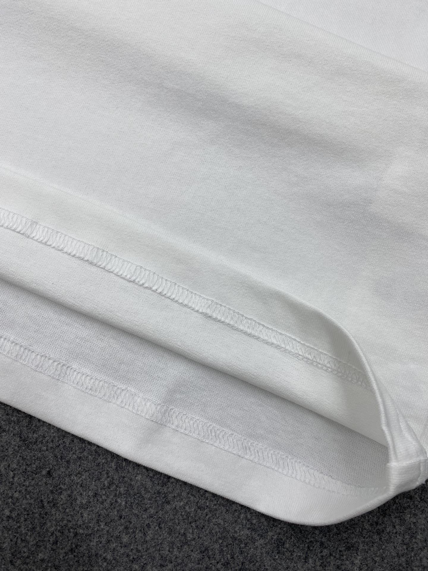 P R A D A 프라다 3D 프린팅 니트 크루넥 반팔 티셔츠 “2COLOR” 레플리카 18번 이미지 - 의류 | 세미샵 레플리카 사이트