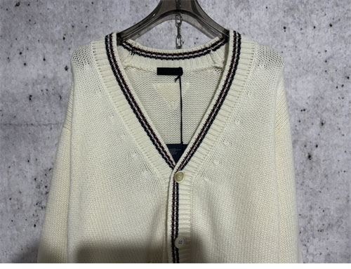 P R A D A 프라다 V넥 울 니트 가디건 레플리카 3번 이미지 - 의류 | 세미샵 레플리카 사이트