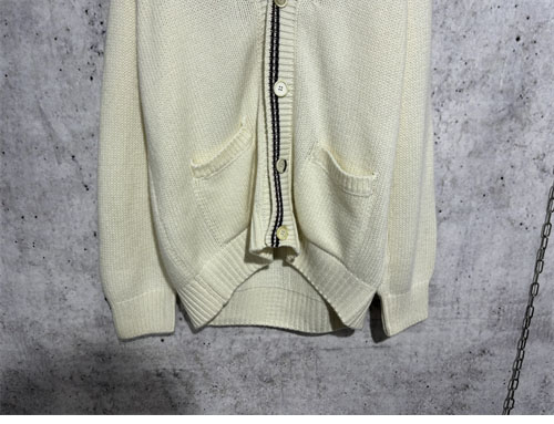 P R A D A 프라다 V넥 울 니트 가디건 레플리카 4번 이미지 - 의류 | 세미샵 레플리카 사이트