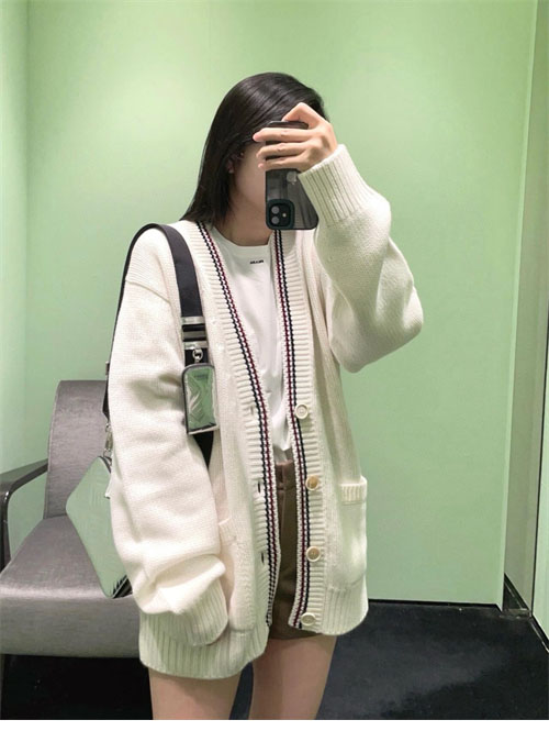 P R A D A 프라다 V넥 울 니트 가디건 레플리카 20번 이미지 - 의류 | 세미샵 레플리카 사이트