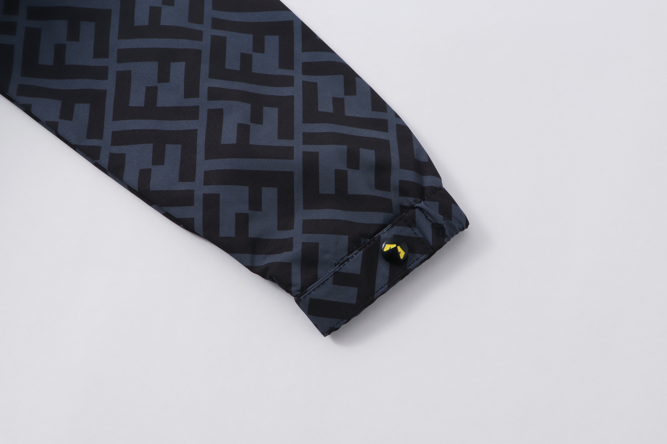 Fendi 펜디 올오버 윈드브레이커 레플리카 5번 이미지 - 의류 | 세미샵 레플리카 사이트