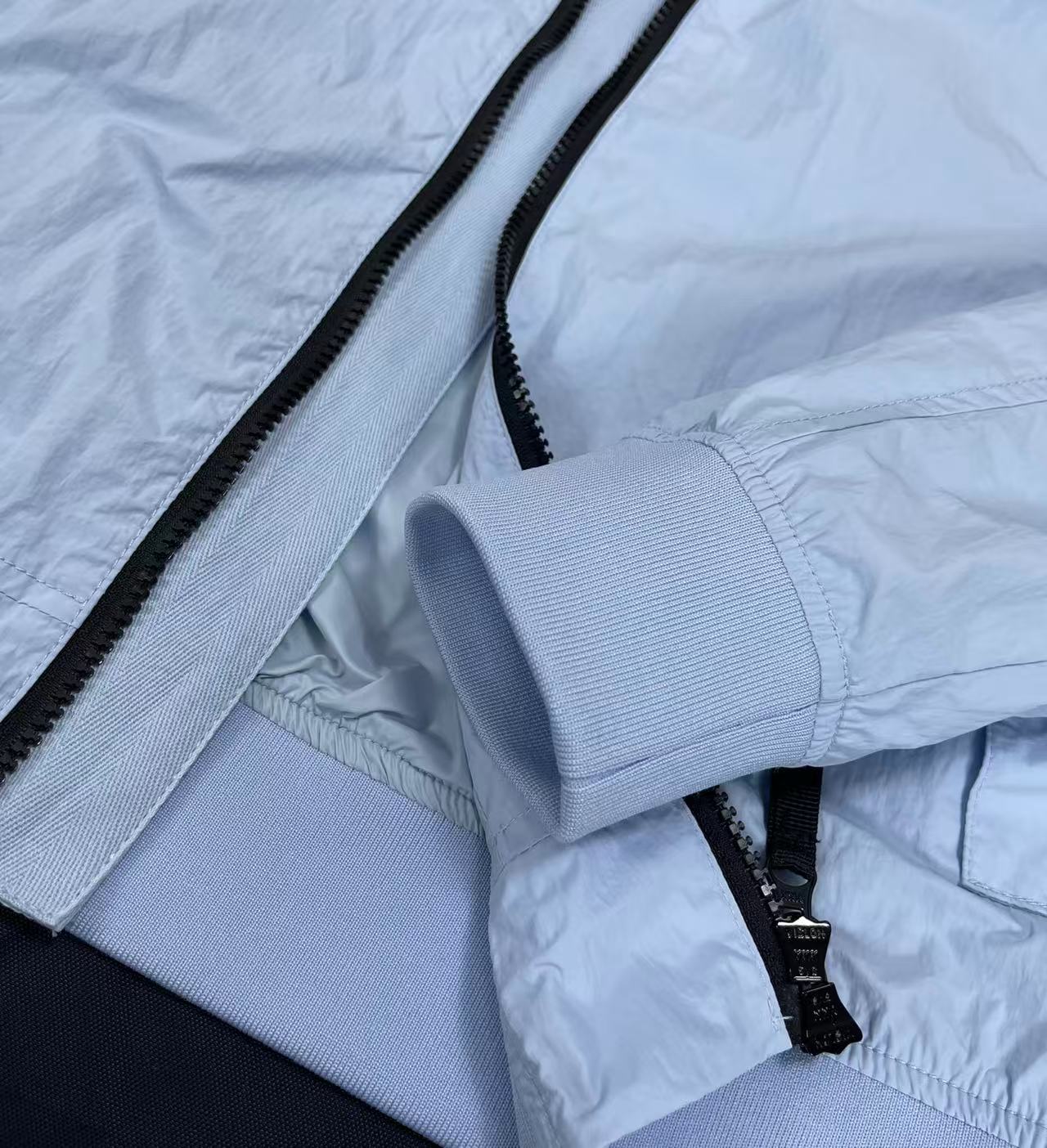 Stone Island 스톤아일랜드 라이트 소프트 쉘 R 후드 바람막이 레플리카 6번 이미지 - 의류 | 세미샵 레플리카 사이트