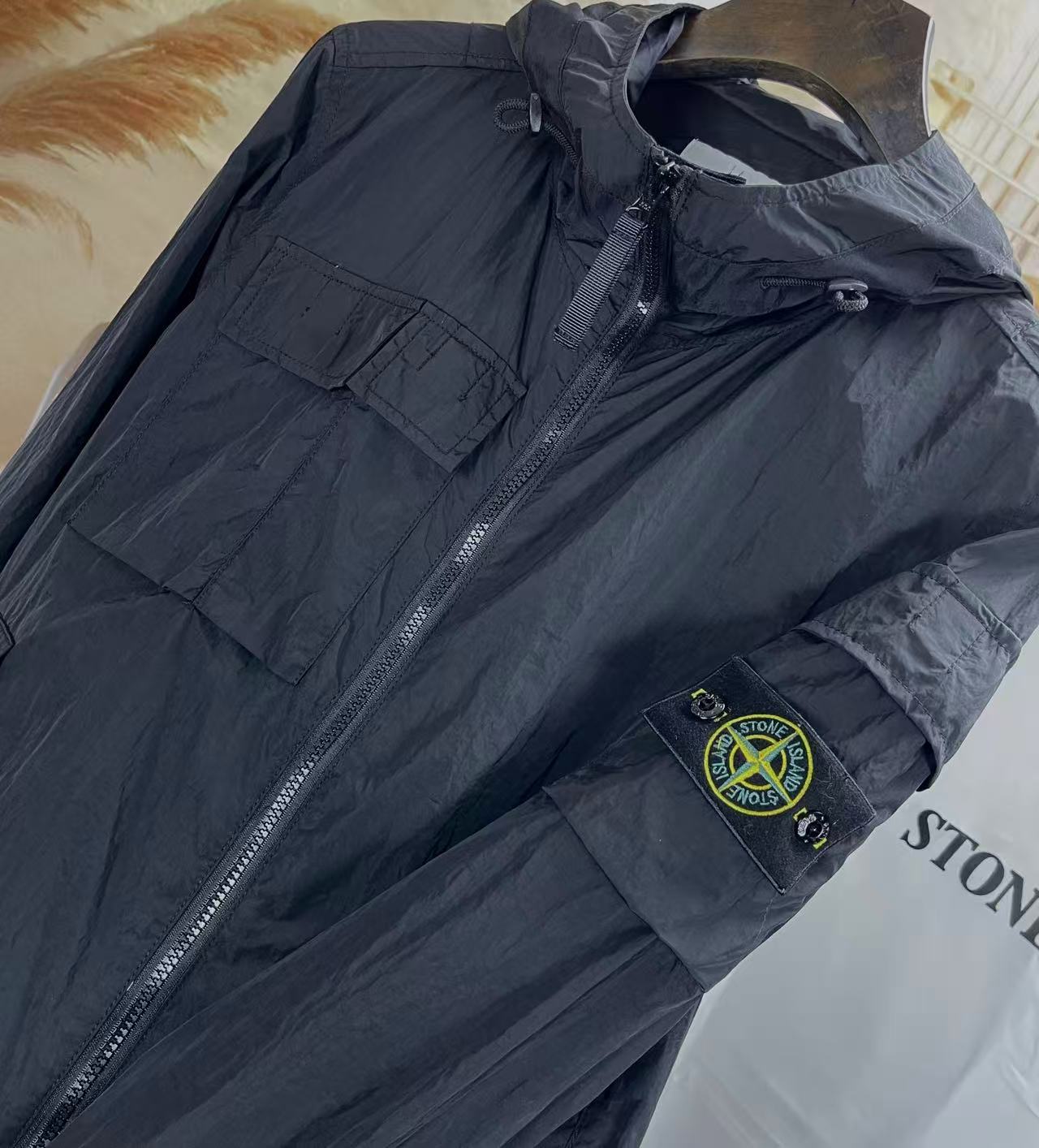 Stone Island 스톤아일랜드 라이트 소프트 쉘 R 후드 바람막이 레플리카 10번 이미지 - 의류 | 세미샵 레플리카 사이트