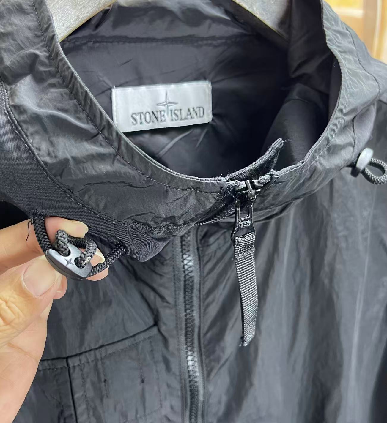 Stone Island 스톤아일랜드 라이트 소프트 쉘 R 후드 바람막이 레플리카 11번 이미지 - 의류 | 세미샵 레플리카 사이트