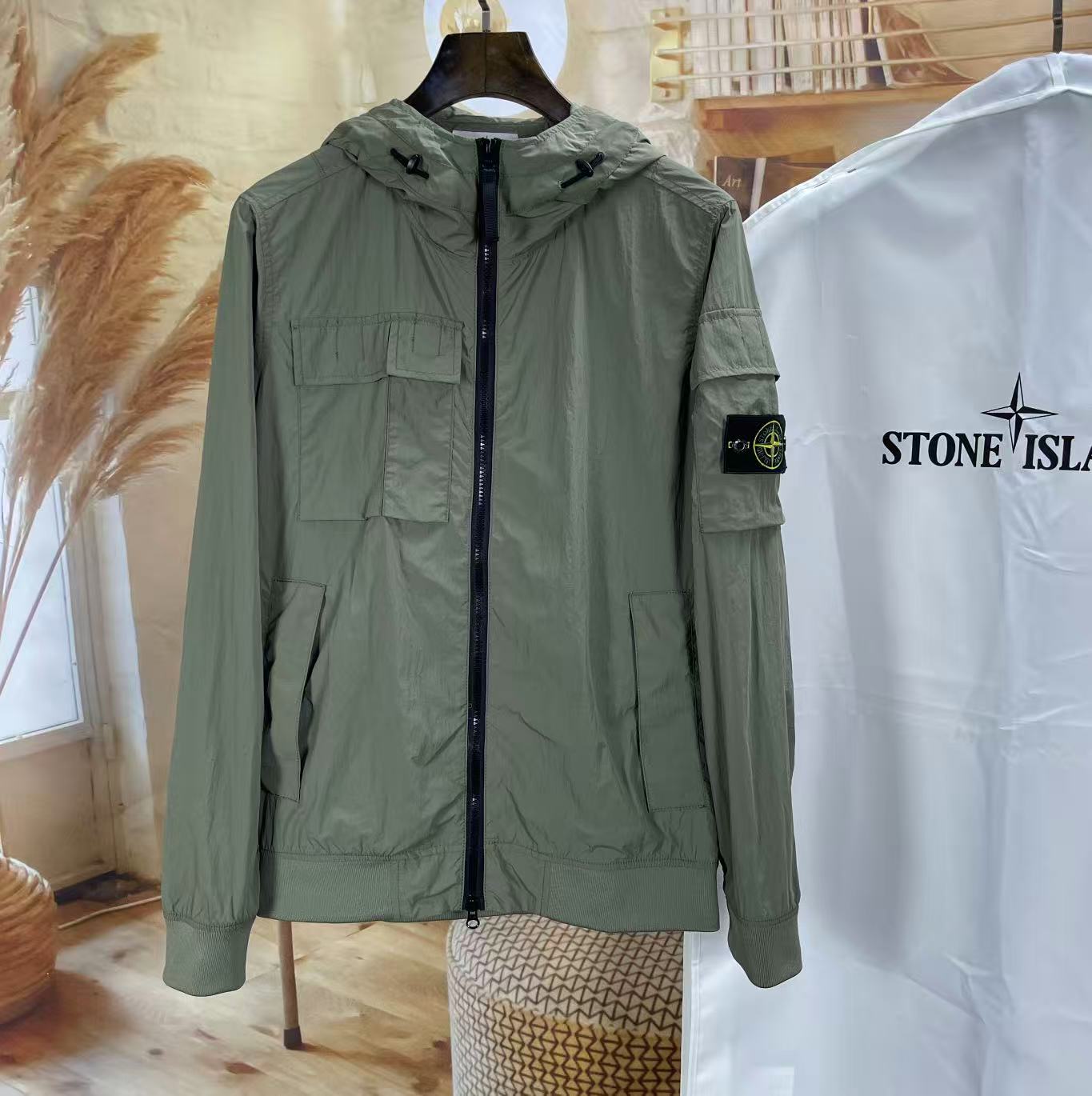 Stone Island 스톤아일랜드 라이트 소프트 쉘 R 후드 바람막이 레플리카 14번 이미지 - 의류 | 세미샵 레플리카 사이트