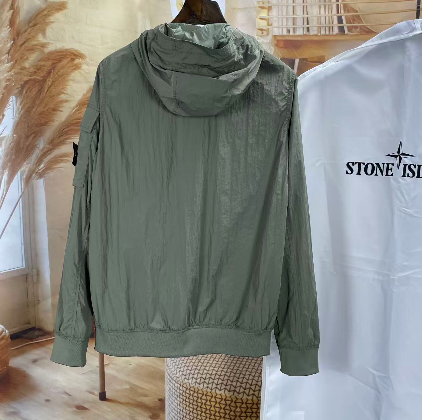 Stone Island 스톤아일랜드 라이트 소프트 쉘 R 후드 바람막이 레플리카 15번 이미지 - 의류 | 세미샵 레플리카 사이트