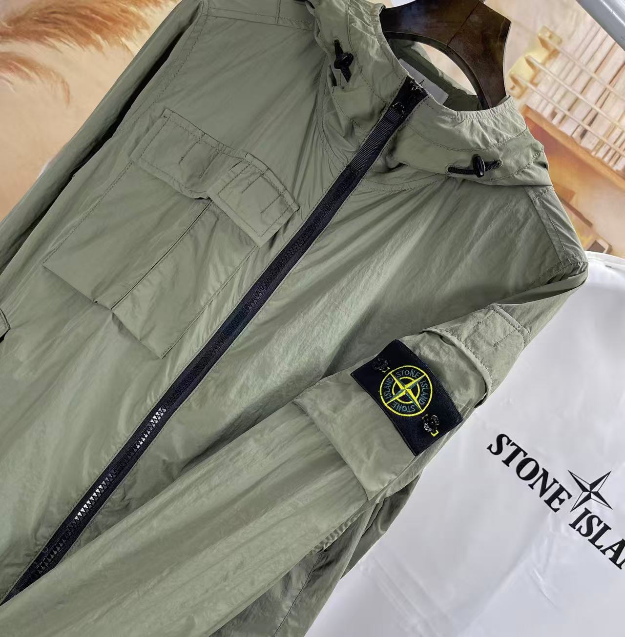 Stone Island 스톤아일랜드 라이트 소프트 쉘 R 후드 바람막이 레플리카 16번 이미지 - 의류 | 세미샵 레플리카 사이트