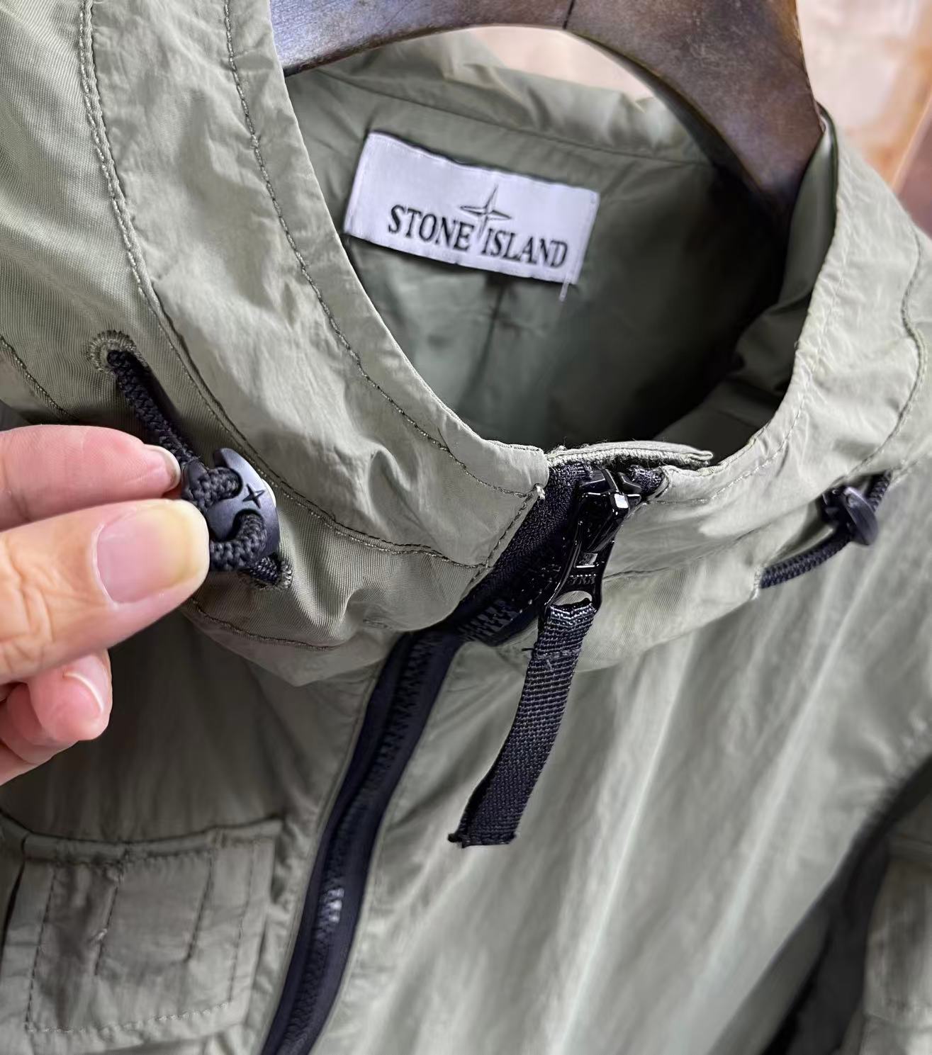 Stone Island 스톤아일랜드 라이트 소프트 쉘 R 후드 바람막이 레플리카 17번 이미지 - 의류 | 세미샵 레플리카 사이트