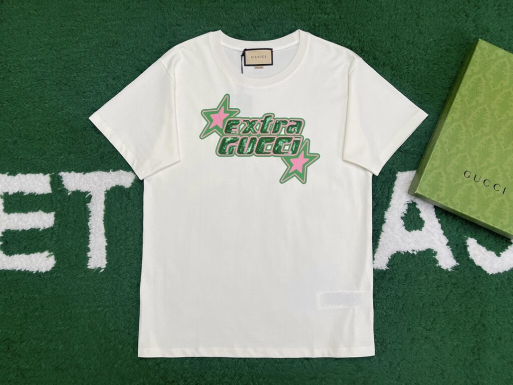 Gucci 구찌 24SS 엑스트라 구찌 프린트 반팔 티셔츠 “2COLOR” 레플리카 4번 이미지 - 의류 | 세미샵 레플리카 사이트