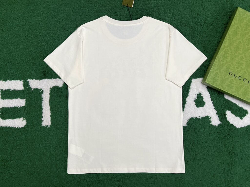 Gucci 구찌 24SS 엑스트라 구찌 프린트 반팔 티셔츠 “2COLOR” 레플리카 5번 이미지 - 의류 | 세미샵 레플리카 사이트