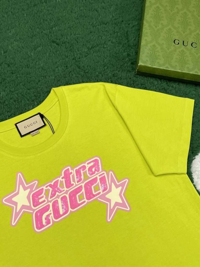 Gucci 구찌 24SS 엑스트라 구찌 프린트 반팔 티셔츠 “2COLOR” 레플리카 15번 이미지 - 의류 | 세미샵 레플리카 사이트