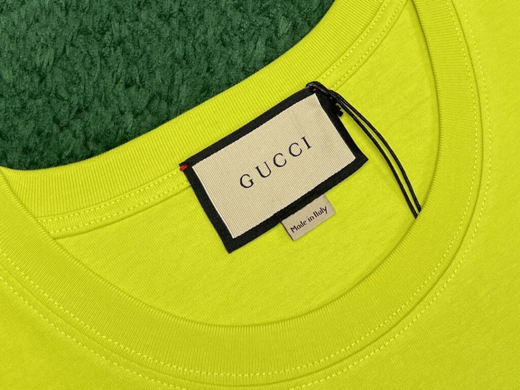 Gucci 구찌 24SS 엑스트라 구찌 프린트 반팔 티셔츠 “2COLOR” 레플리카 16번 이미지 - 의류 | 세미샵 레플리카 사이트