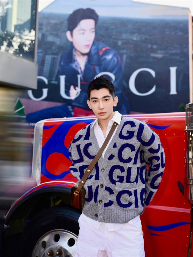 Gucci 구찌 GG로고 올오버 자카드 V넥 가디건 레플리카 4번 이미지 - 의류 | 세미샵 레플리카 사이트