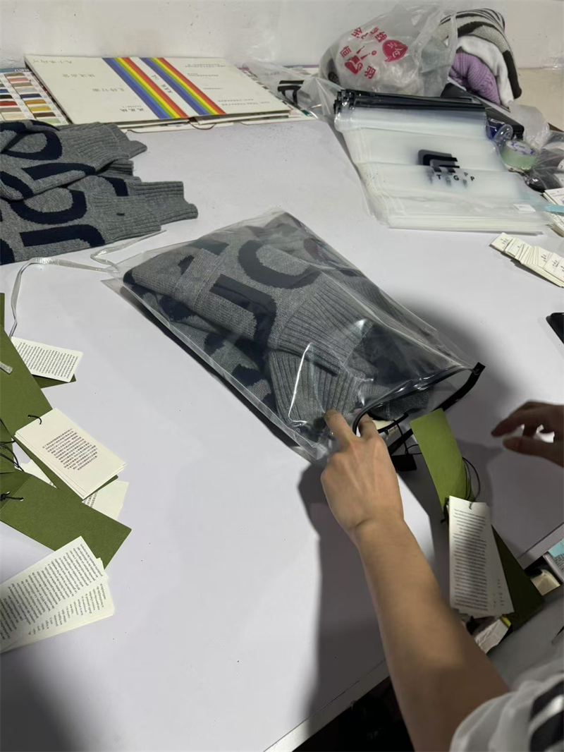 Gucci 구찌 GG로고 올오버 자카드 V넥 가디건 레플리카 17번 이미지 - 의류 | 세미샵 레플리카 사이트