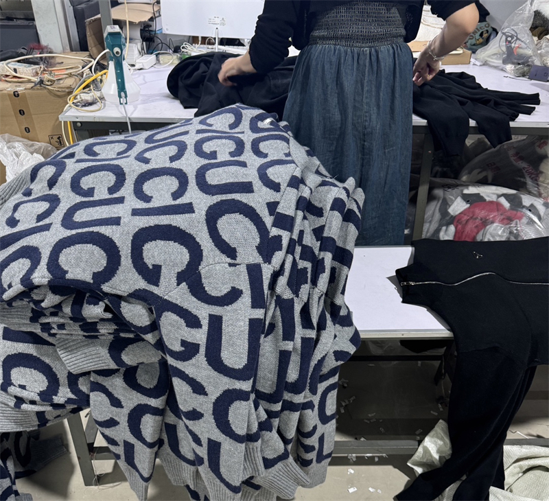 Gucci 구찌 GG로고 올오버 자카드 V넥 가디건 레플리카 19번 이미지 - 의류 | 세미샵 레플리카 사이트