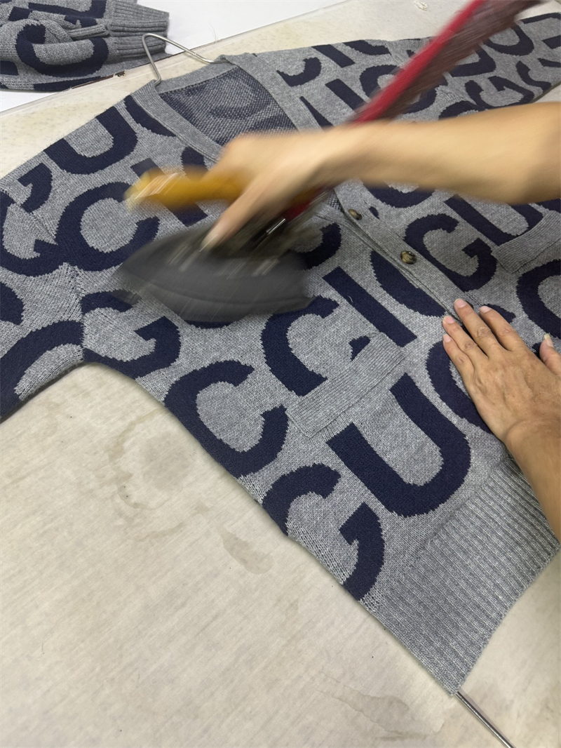 Gucci 구찌 GG로고 올오버 자카드 V넥 가디건 레플리카 20번 이미지 - 의류 | 세미샵 레플리카 사이트