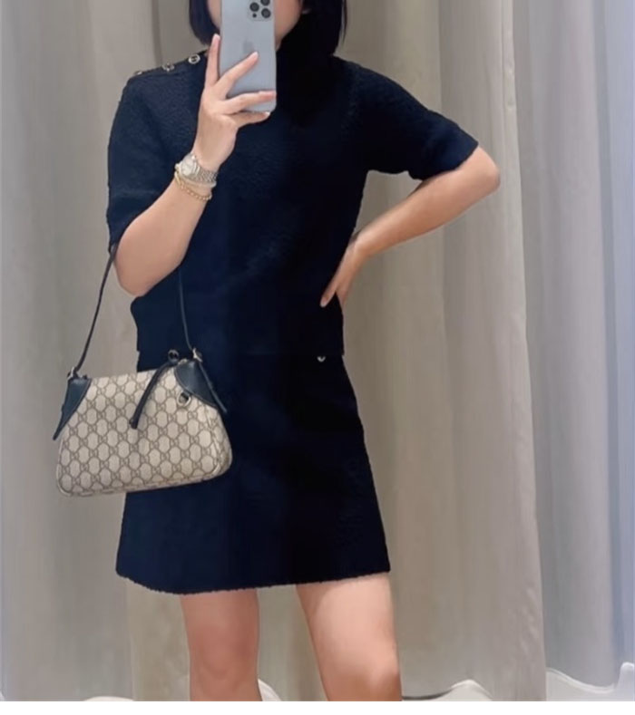 Gucci 구찌 울 부클레 인터로킹 G 버튼 반팔 니트 스웨터 레플리카 3번 이미지 - 의류 | 세미샵 레플리카 사이트