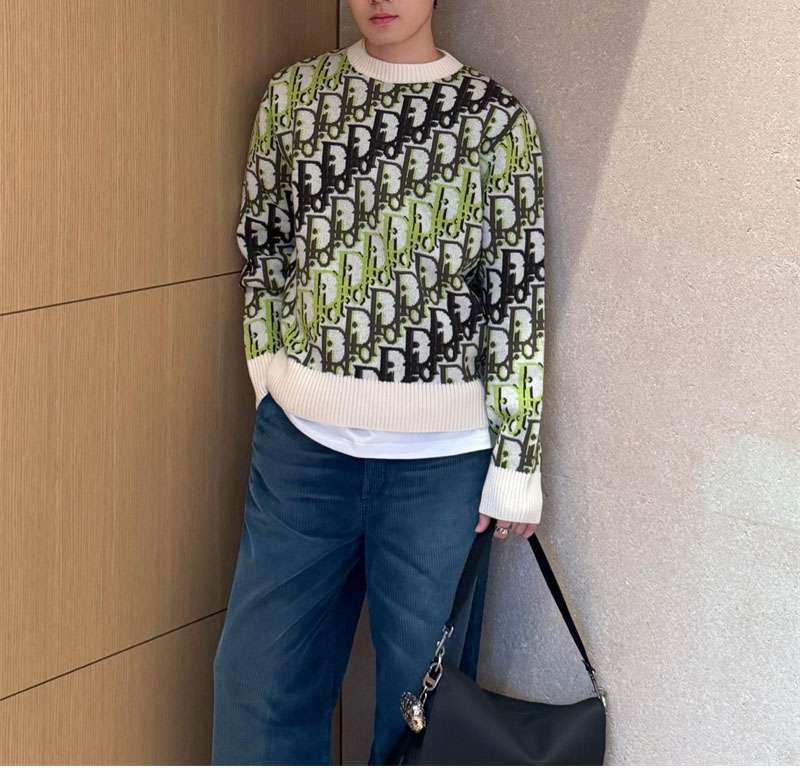 디올 디올 멀티 컬러 오블리크 올오버 스웨터 레플리카 8번 이미지 - 의류 | 세미샵 레플리카 사이트