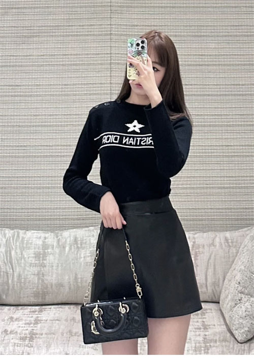 디올 디올 여성용 캐시미어 스타 심볼 자수 니트 스웨터 레플리카 15번 이미지 - 의류 | 세미샵 레플리카 사이트