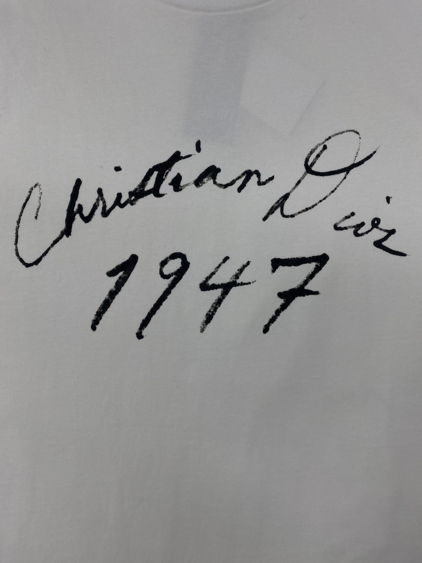 디올 핸드라이팅 1947 시그니처 캐주얼 핏 반팔 티셔츠 - 상세 이미지