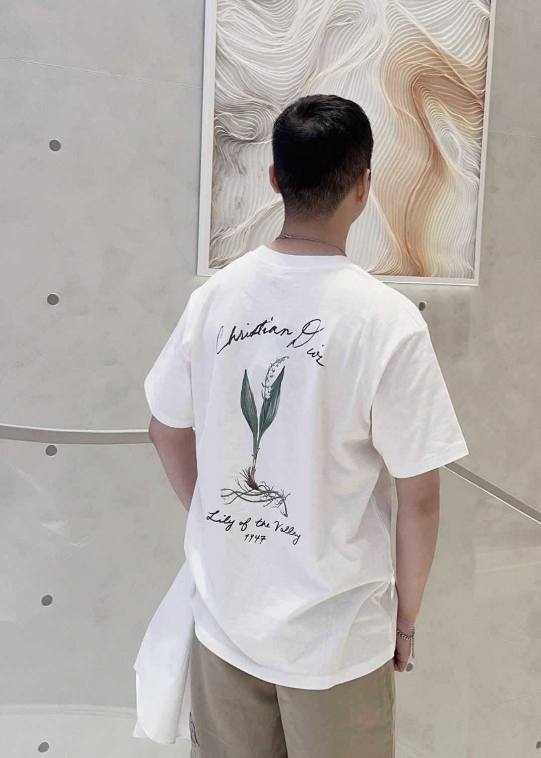 디올 핸드라이팅 은방울꽃 캐주얼 핏 반팔 티셔츠 - 상세 이미지