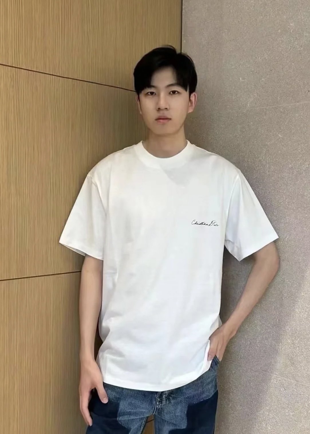 디올 핸드라이팅 은방울꽃 캐주얼 핏 반팔 티셔츠 - 상세 이미지