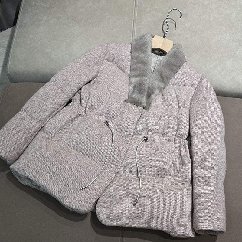 로로피아나 24FW 로고 패치 밍크퍼 구스다운 패딩 점퍼