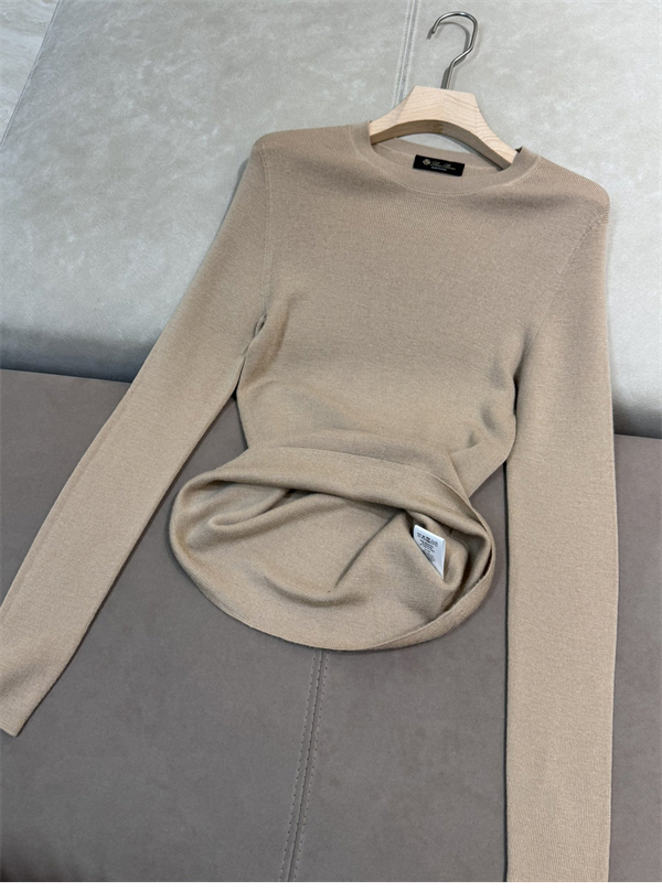 로로피아나 babycashmere 라운드넥 니트 스웨터 - 상세 이미지