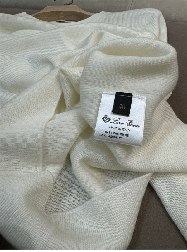 로로피아나 babycashmere 라운드넥 니트 스웨터 - 상세 이미지