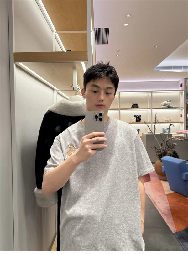로에베 x 수나 후지타 Bunny 아나그램 반팔 티셔츠（세븐） - 상세 이미지